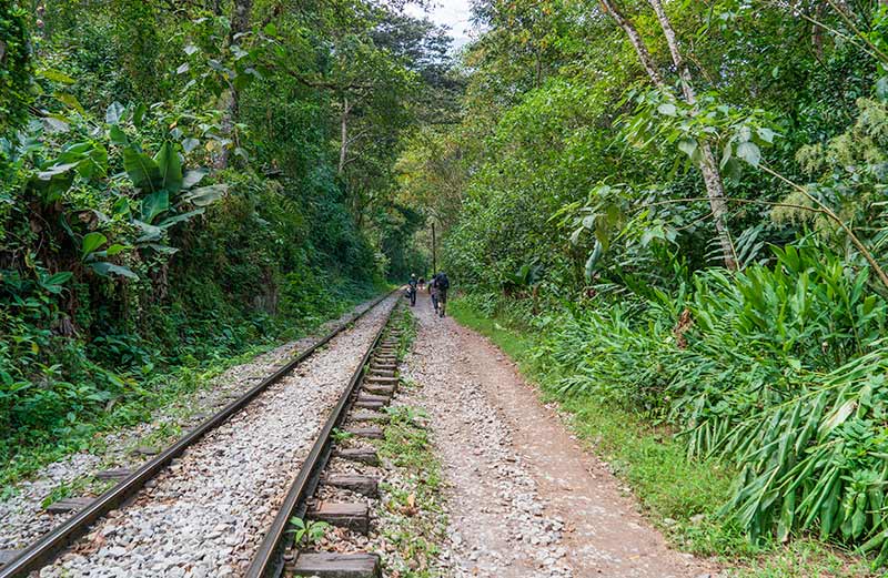 Paisagem na estrada para Machu Picchu pela Hidroeléctrica