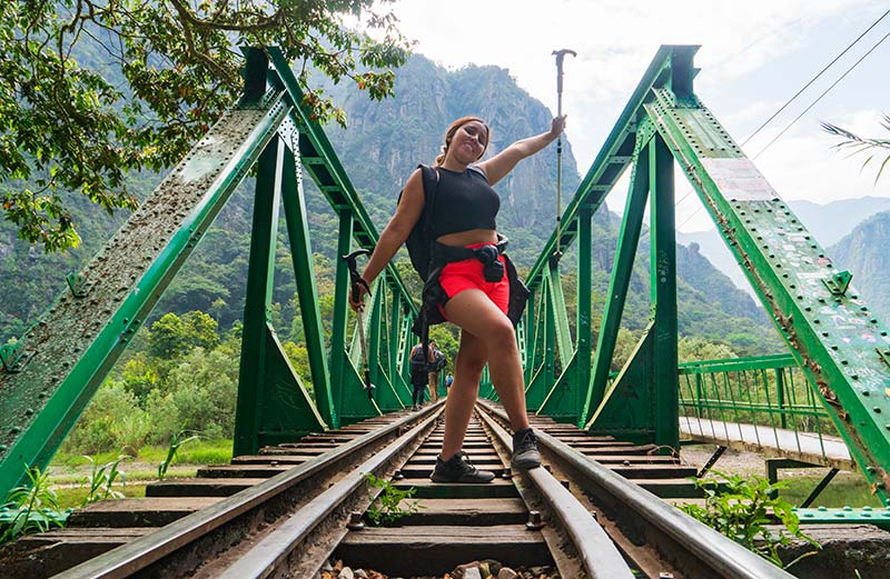 Ponte sobre o rio Vilcanota na rota da Hidroelétrica