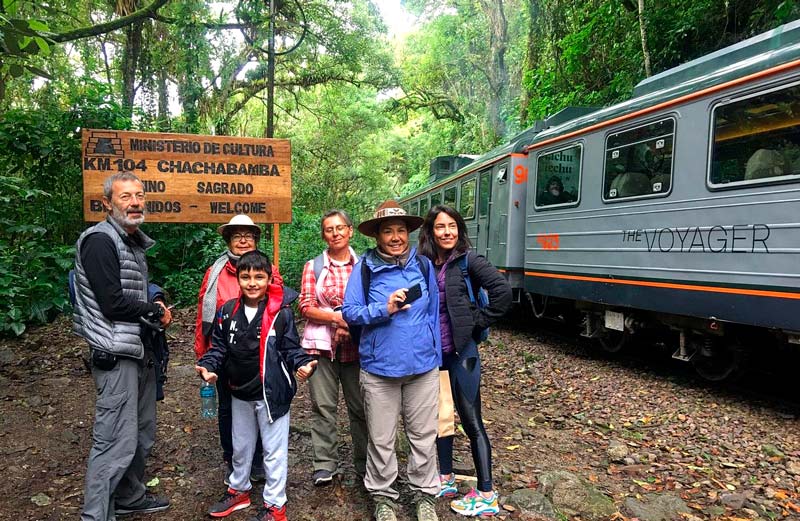 Família a caminho de Machu Picchu