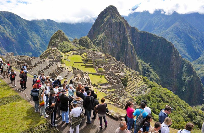 Cidadela Inca de Machu Picchu na alta temporada