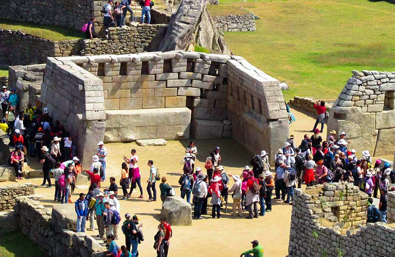 Visitando o templo principal de Machu Picchu